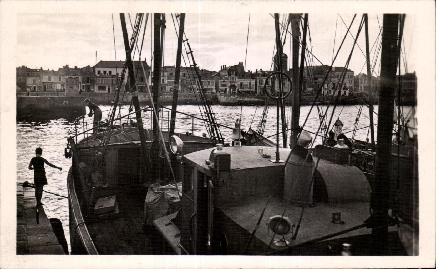 CPA Sands olonne the port and quays of Thatch
