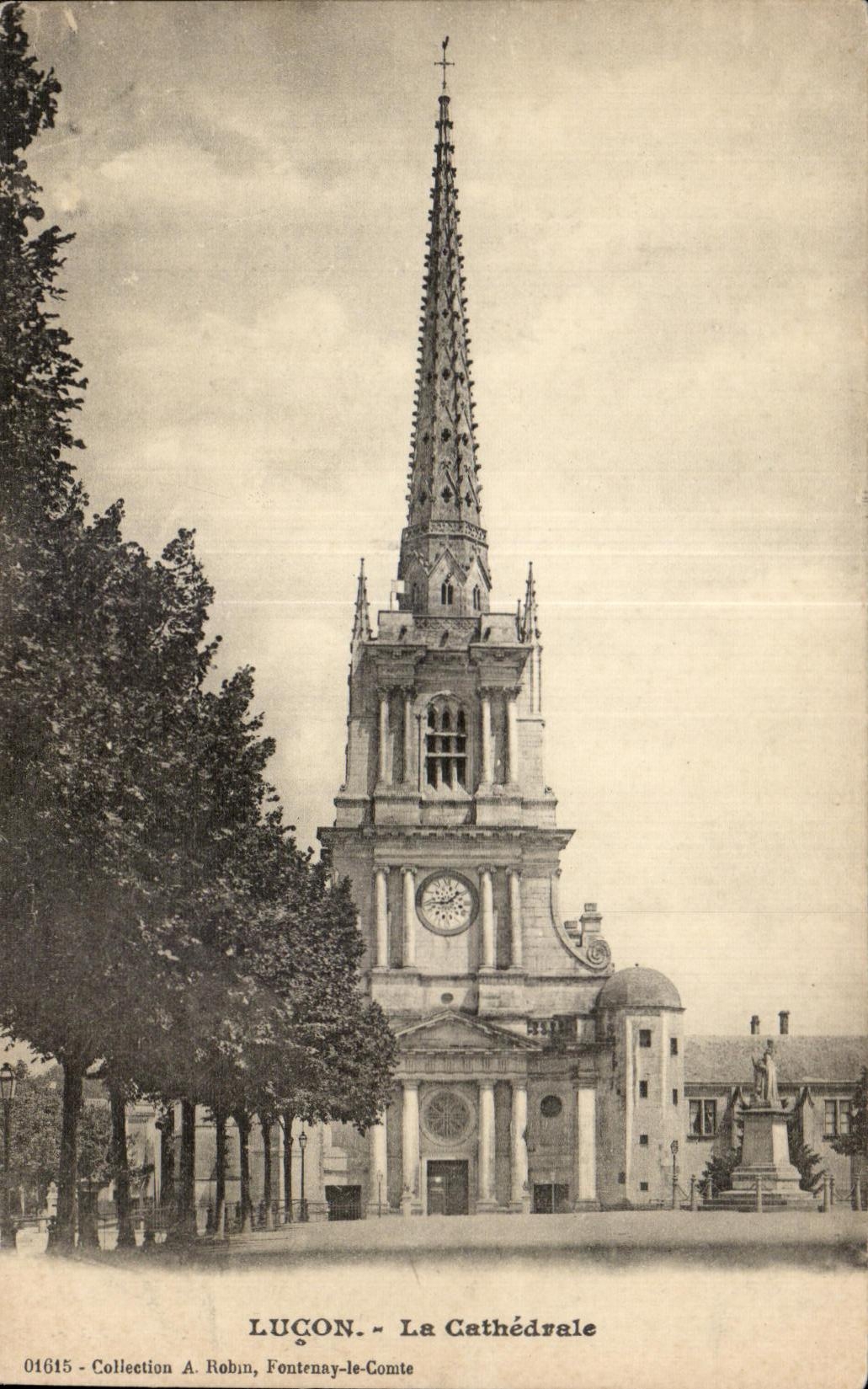 CPA Lucon La Cathedrale