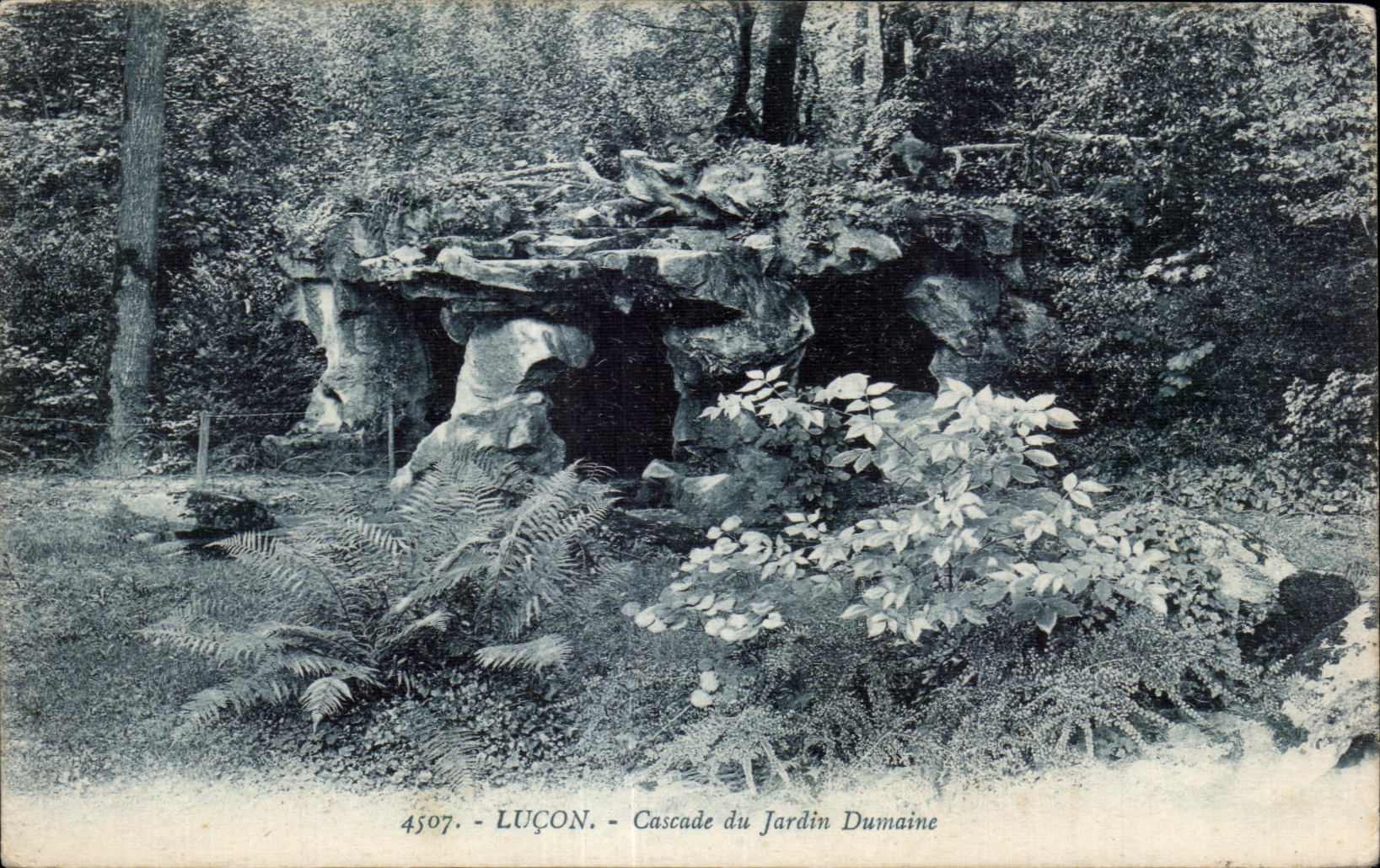 CPA Lucon Cascade du Jardin Dumaine