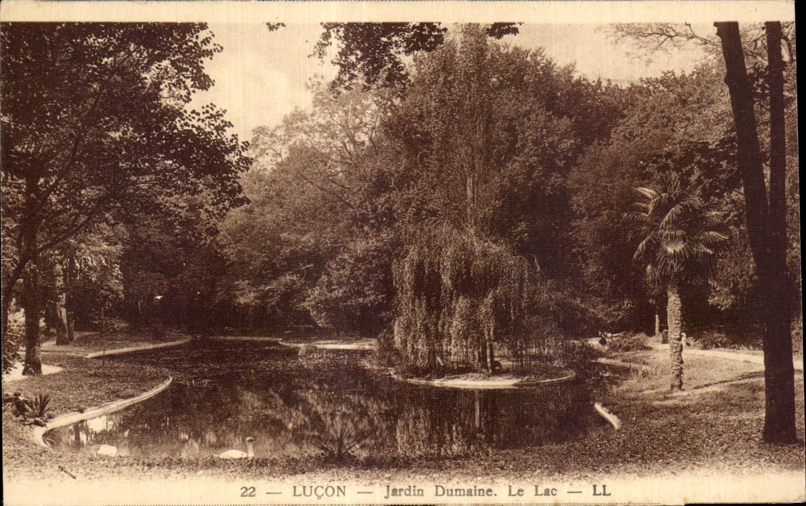 CPA Lucon jardin dumaine le lac