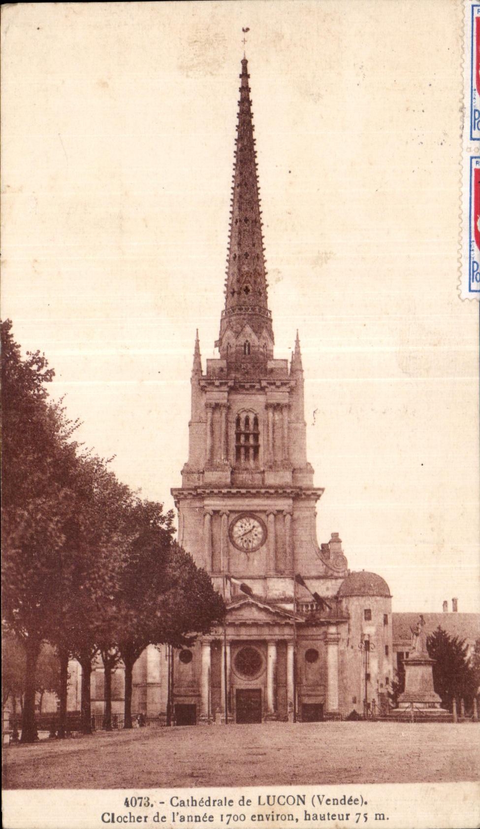 CPA cathedrale de Lucon clocher de l Anne 1700 environ vauteur 75m