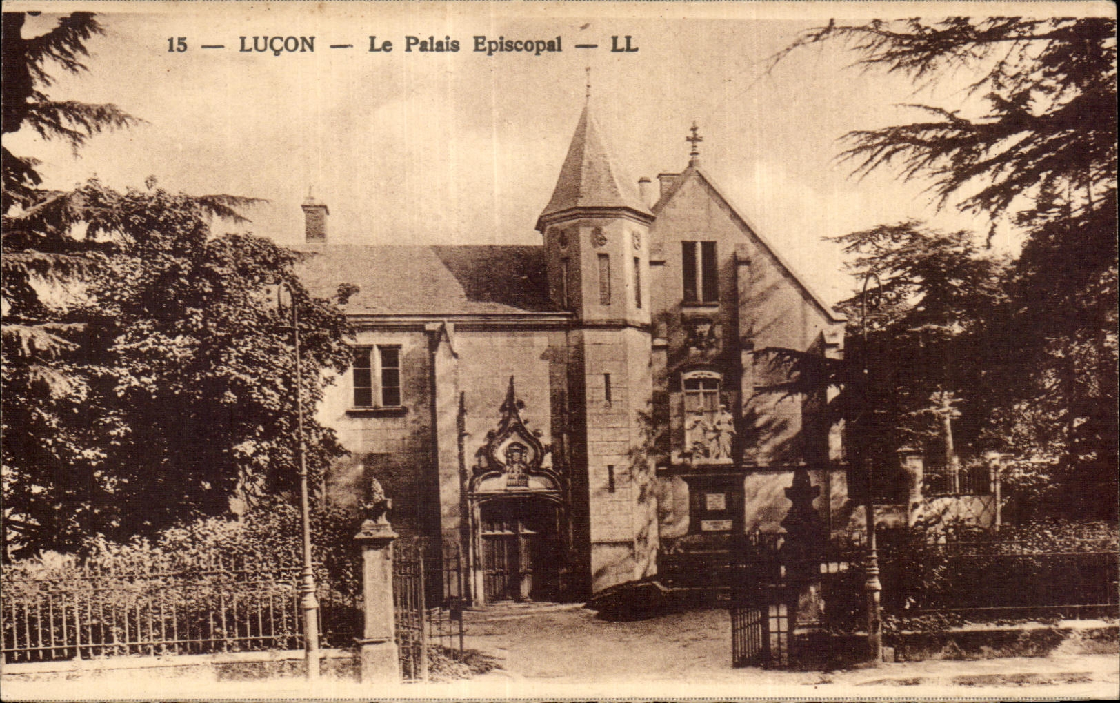 CPA Lucon le palais Episcopal