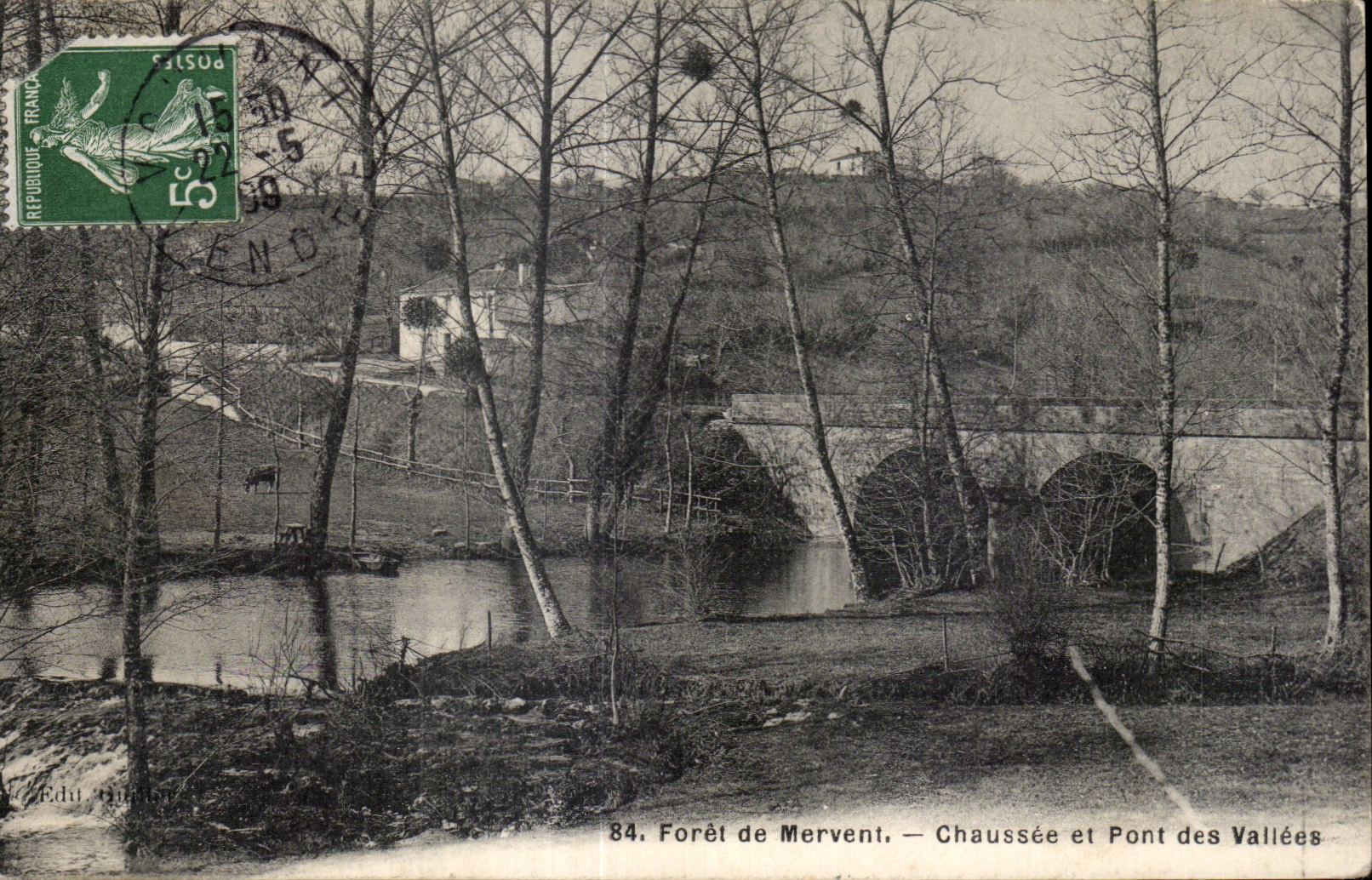 CPA Forel de mervent chaussee et pont des vallees