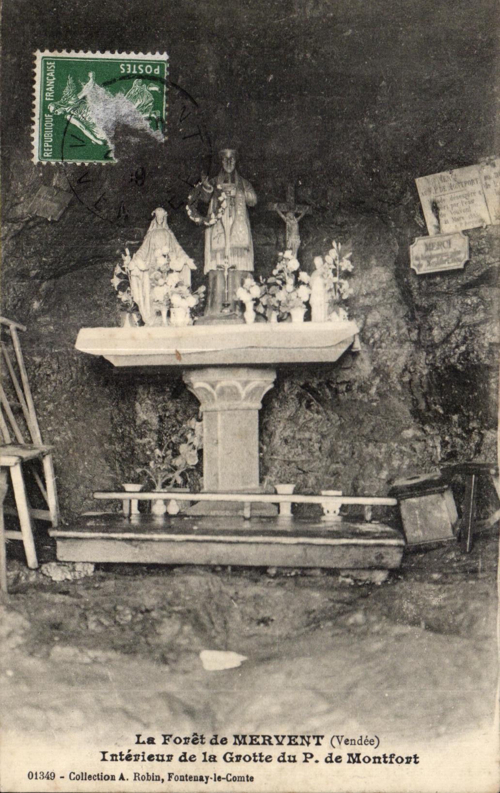 CPA La foret de mervent vendee intevieur de la grotte du p de montfort