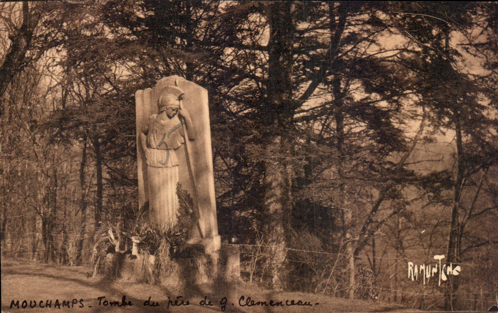 CPA Mouchamps Tombe de Clemenceau 