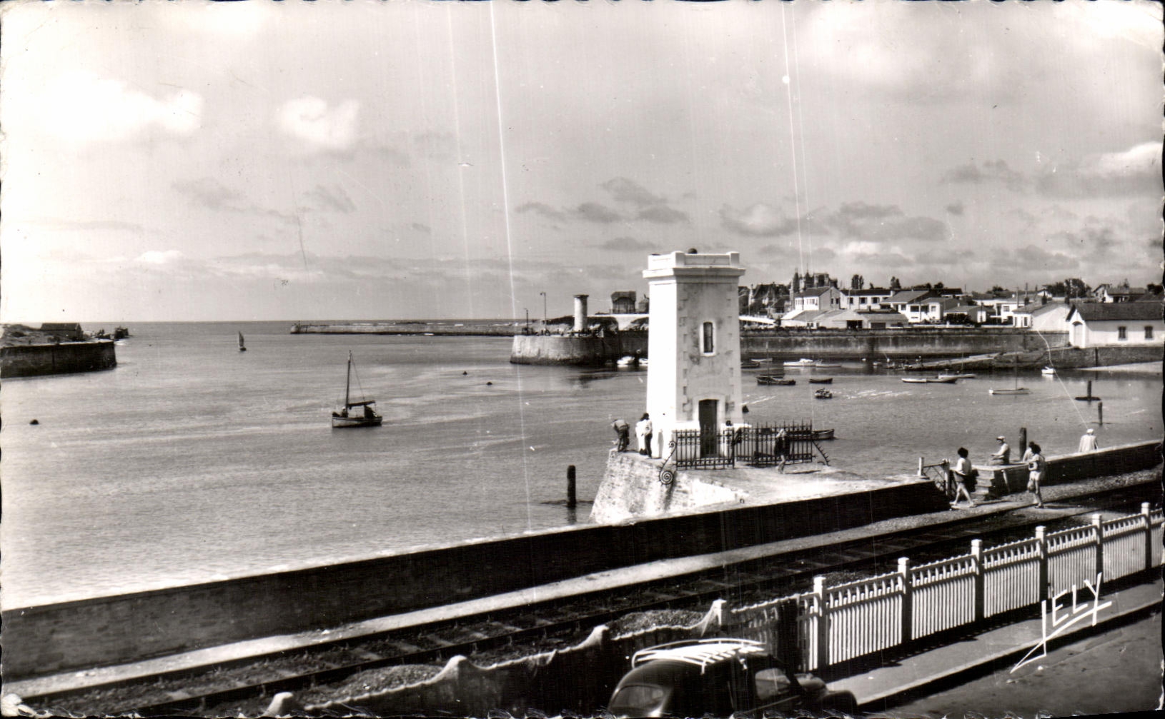 CPA Croix de Vie (Vendee) L Entree du Port