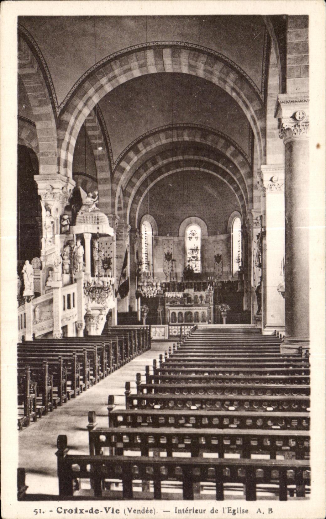 CPA Croix de Vie (Vendee) Interieur de I Eglise