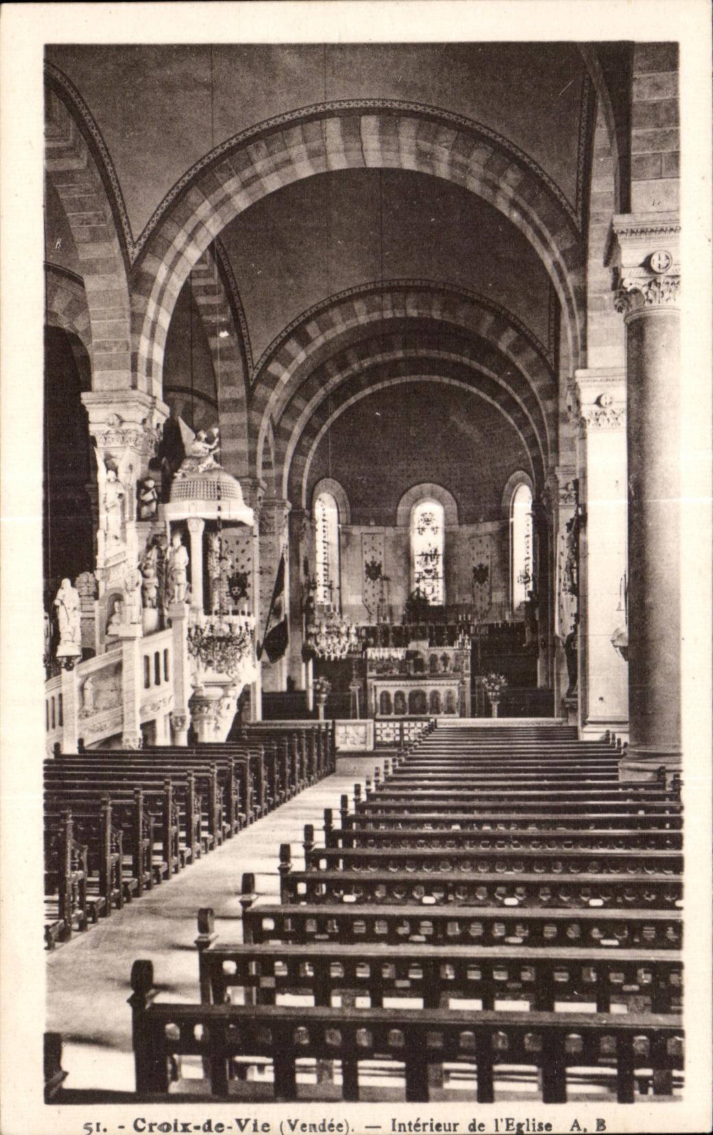 CPA Croix de Vie (Vendee) Interieur de I Eglise