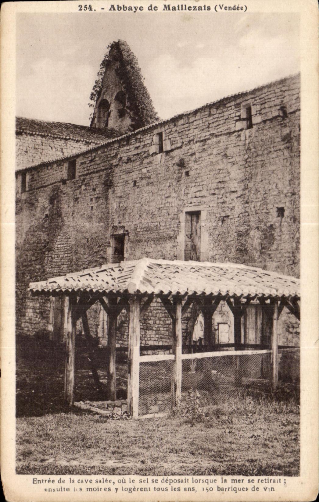 CPA Abbey of Maillezais (the Vendee) Entrance of the cellar salee or salt settled