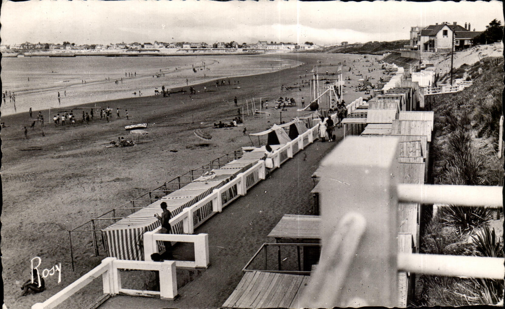 CPA Saint gilles sur vie ensemble de la plage