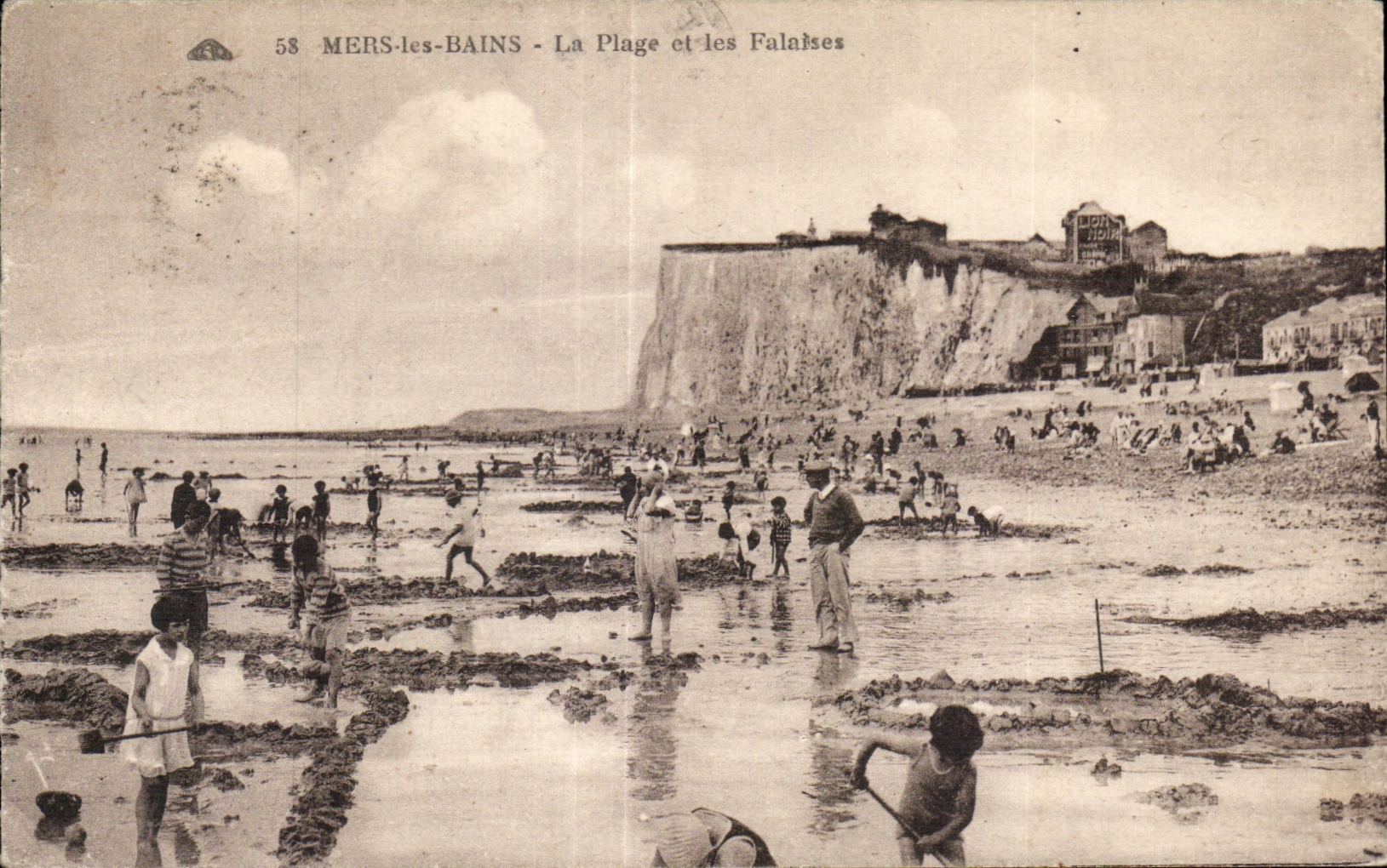 CPA Mers Les Bains La Plage et les Falaises