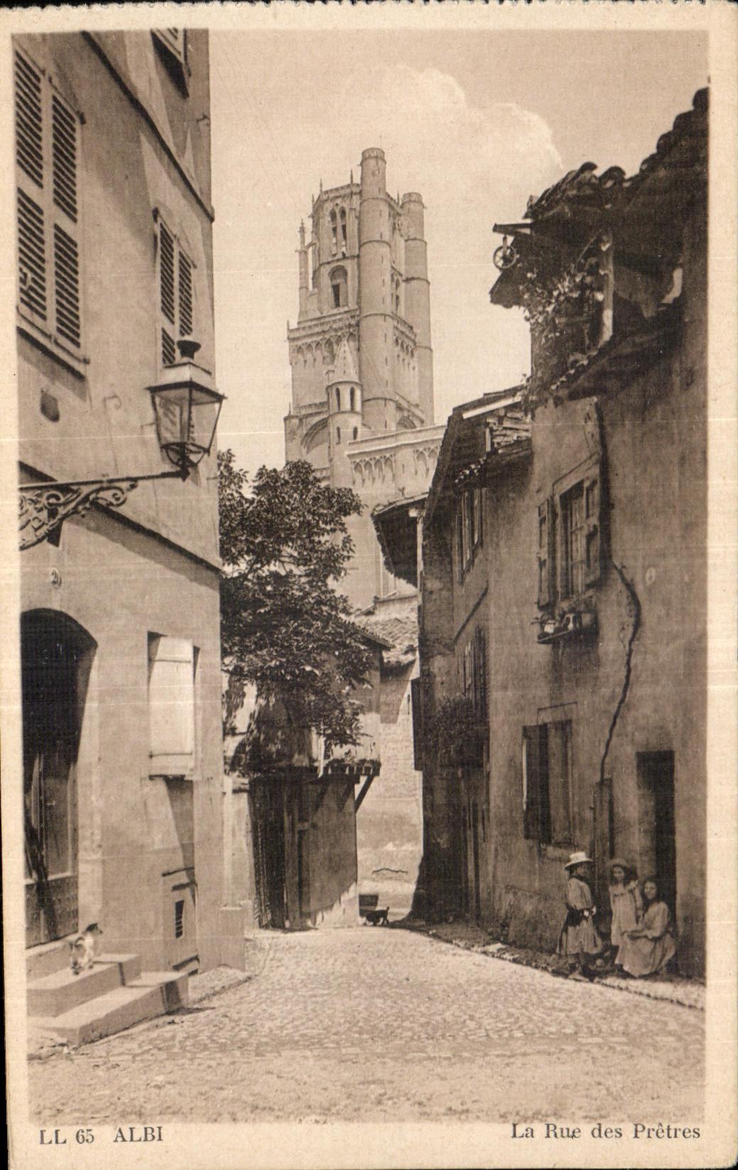 CPA Albi la calle de Prrtres