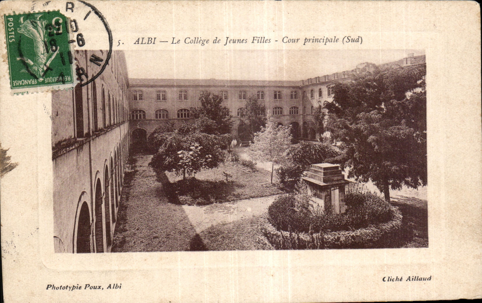 CPA Albi la universidad de la corte del principal de las chicas jovenes