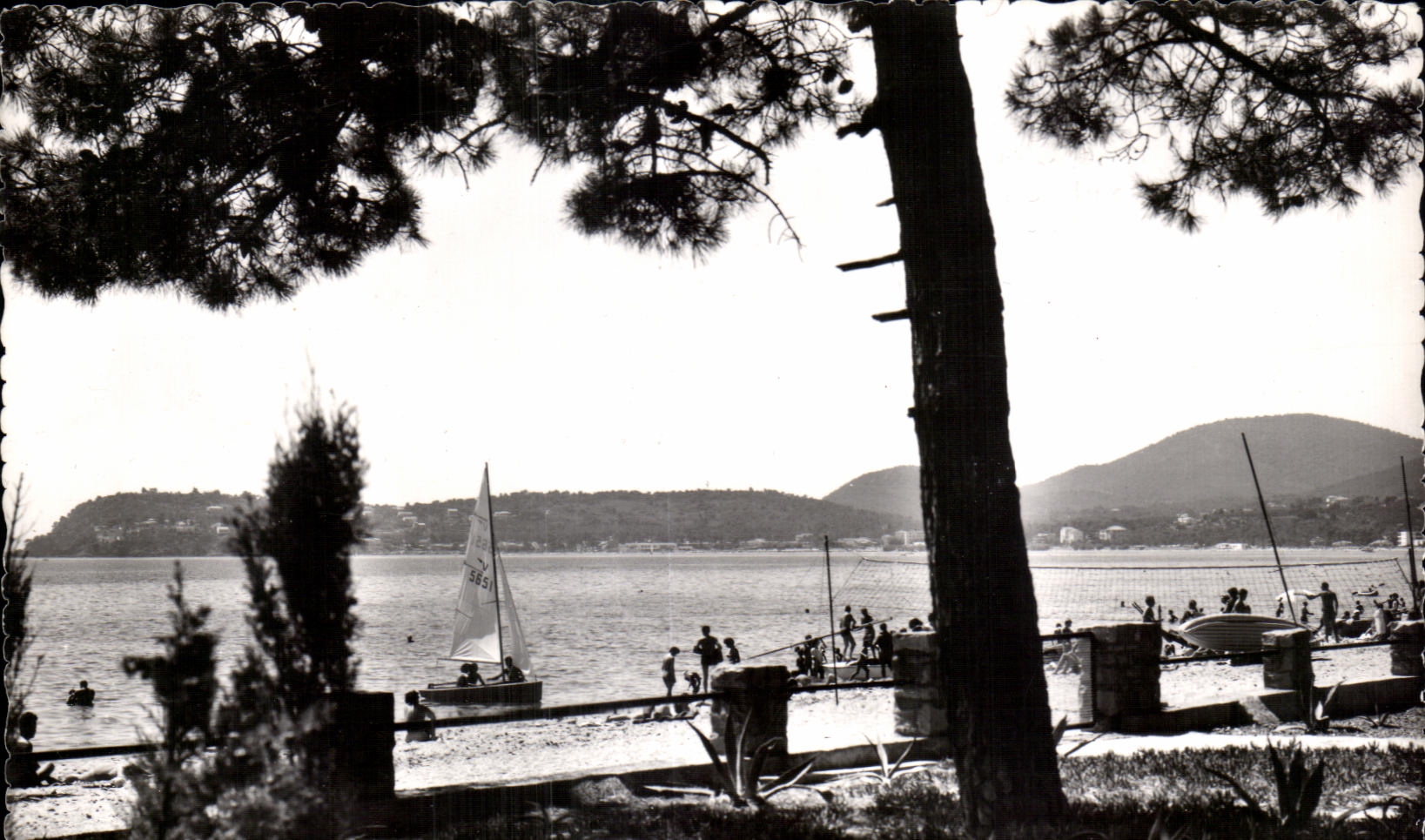 CPSM The coast of Maures Cvalaire on Sea Beach of the Valmer Cross or bottom Cavalaire Volleyball Ball