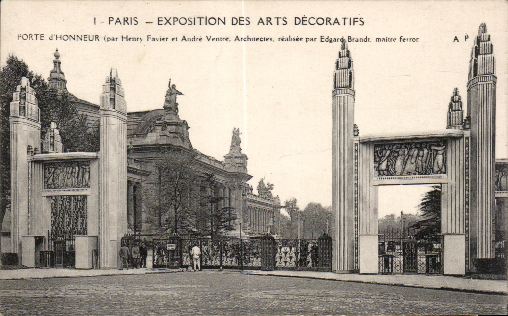 CPA Paris Exposition des Arts Decoratifs Porte d Honneur