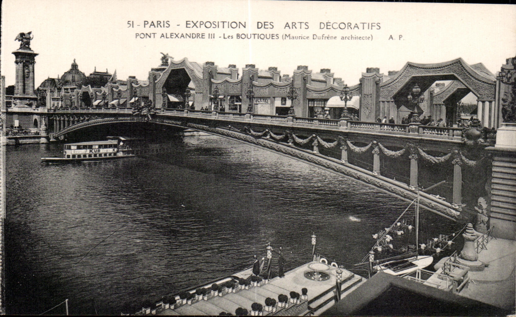 CPA Paris Exposition des Arts Decoratifs Pont Alexandre III les Boutiques