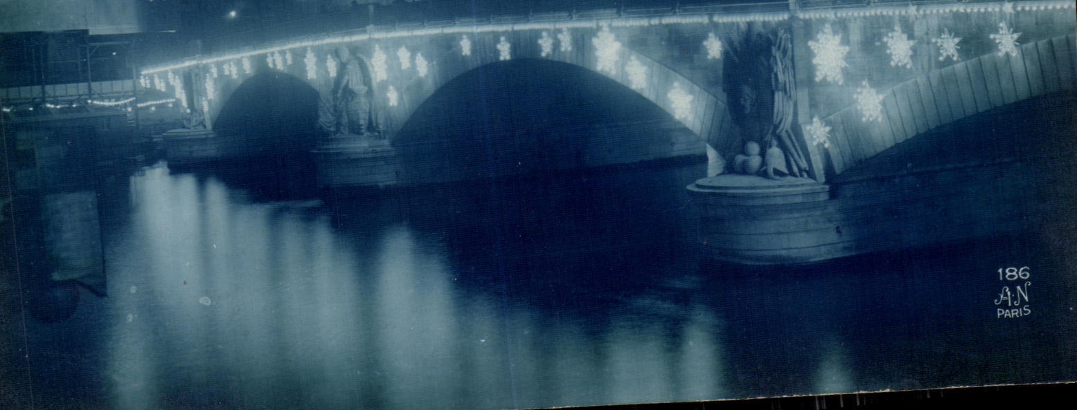 CPA Exposition Internationale de Arts Decoratifs Paris 1925 Vue de nuit Le pont des invalides