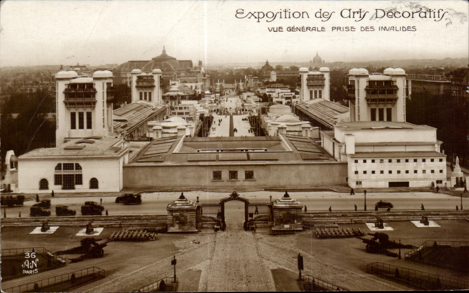 CPA Musee des Arts Decoratifs Vue generale prise des Invalides