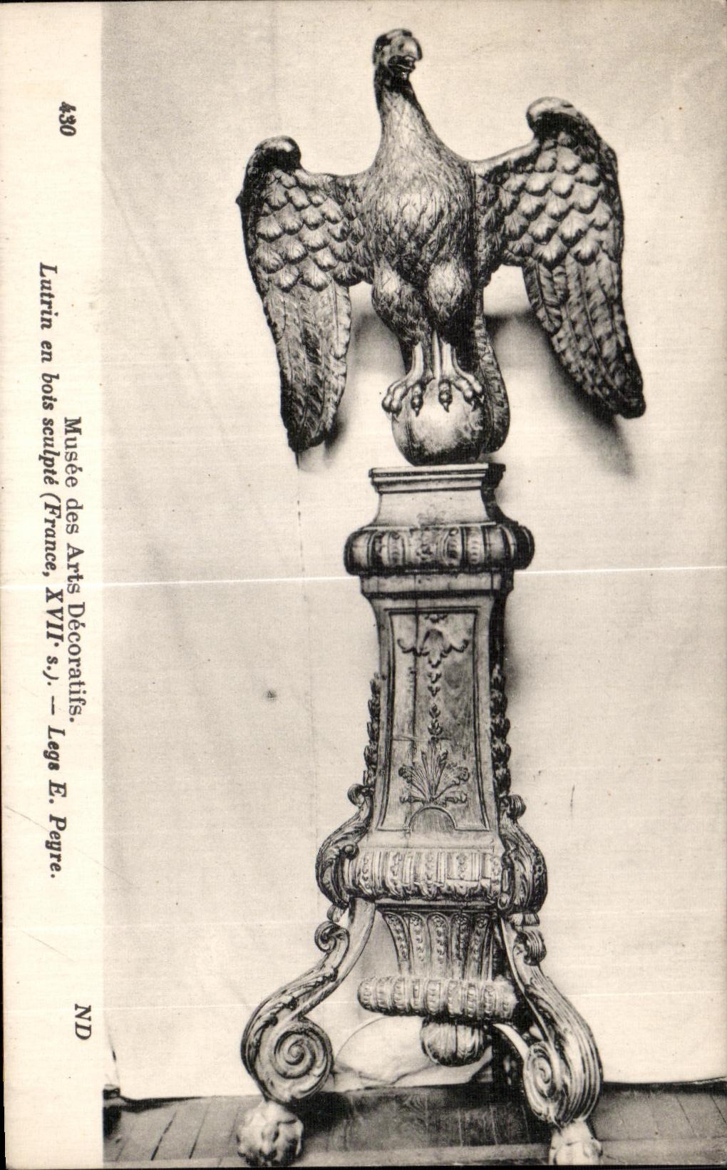 CPA Musee des Arts Decoratifs Lutrin en bois sculpte