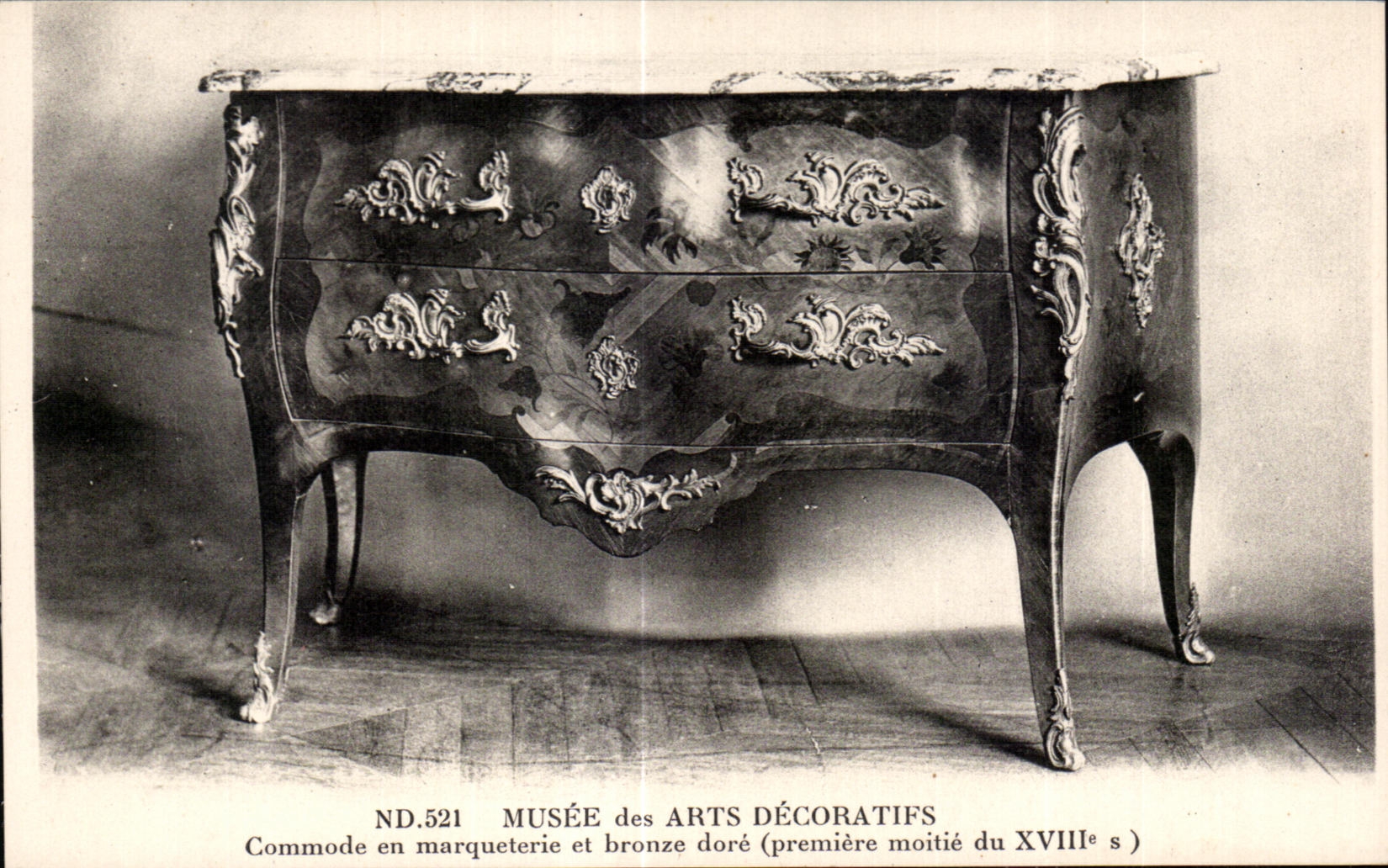 CPA Musee des Arts Decoratifs Commode en Marqueterie et bronze dore