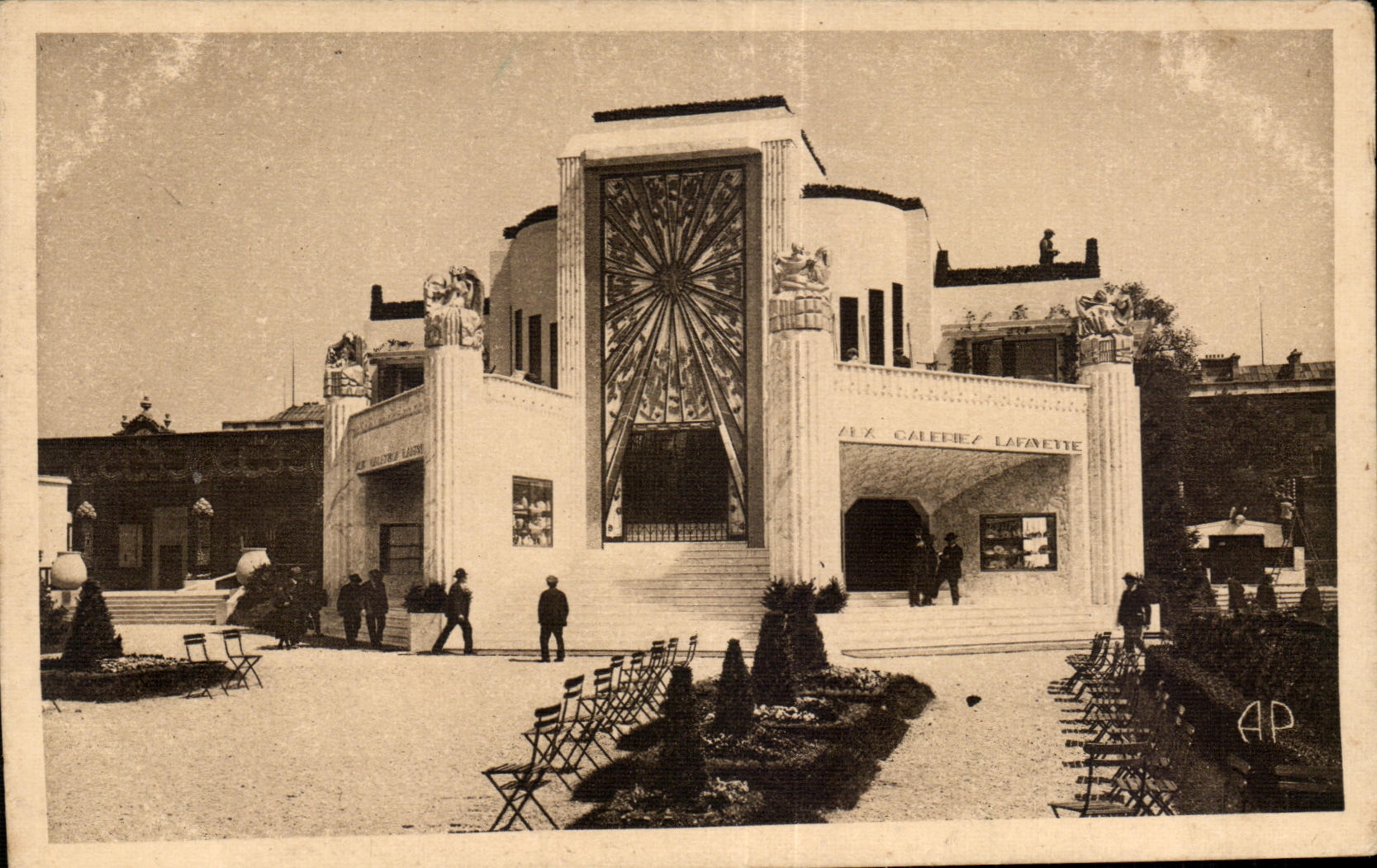 CPA Paris Exposition des arts Decoratifs Pavillon la Maitrise