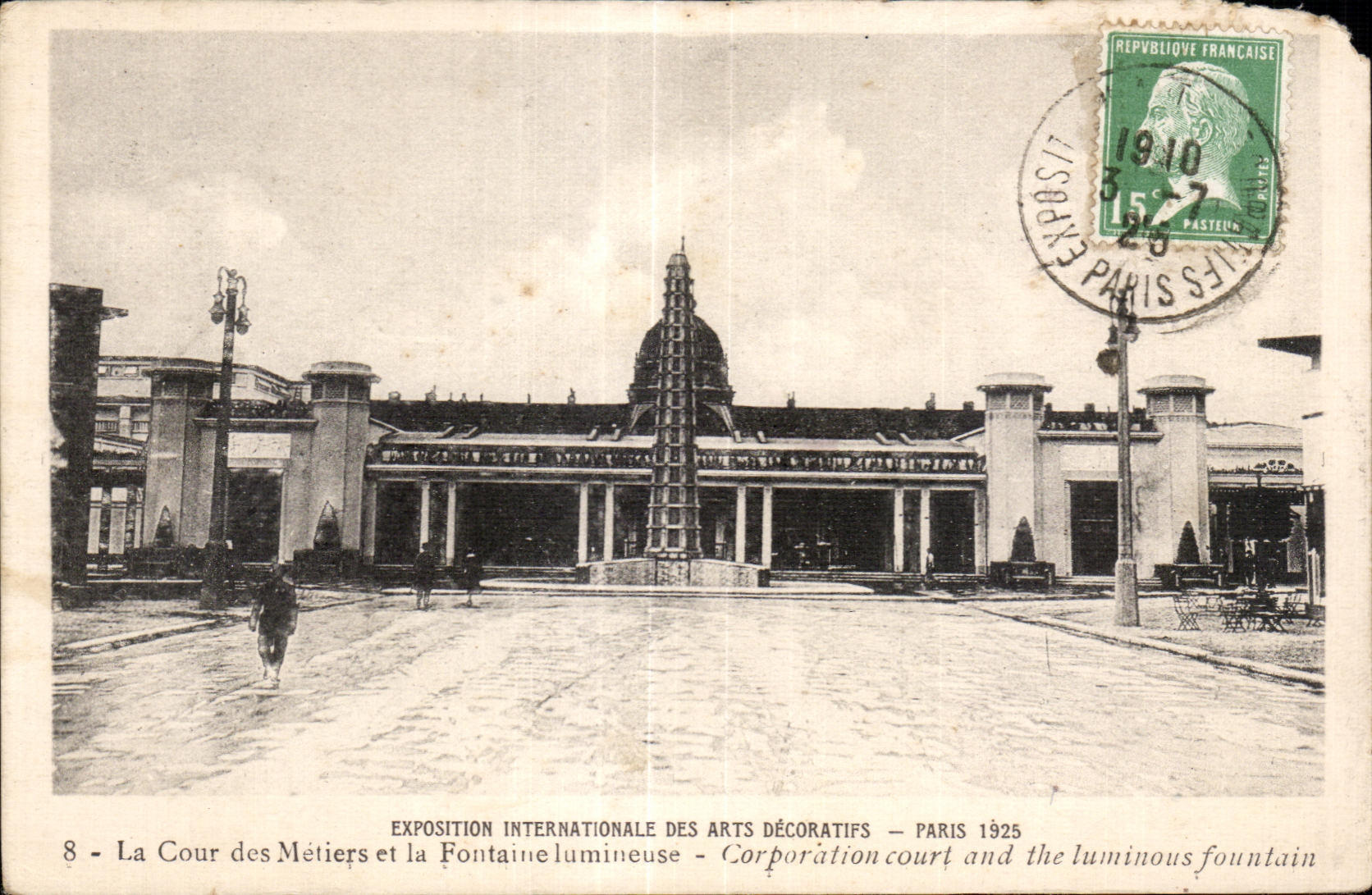 CPA Exposition Internationale des arts Decoratifs Paris 1925 la Cour des Metiers et la Fontaine Lumineuse Coporation cou