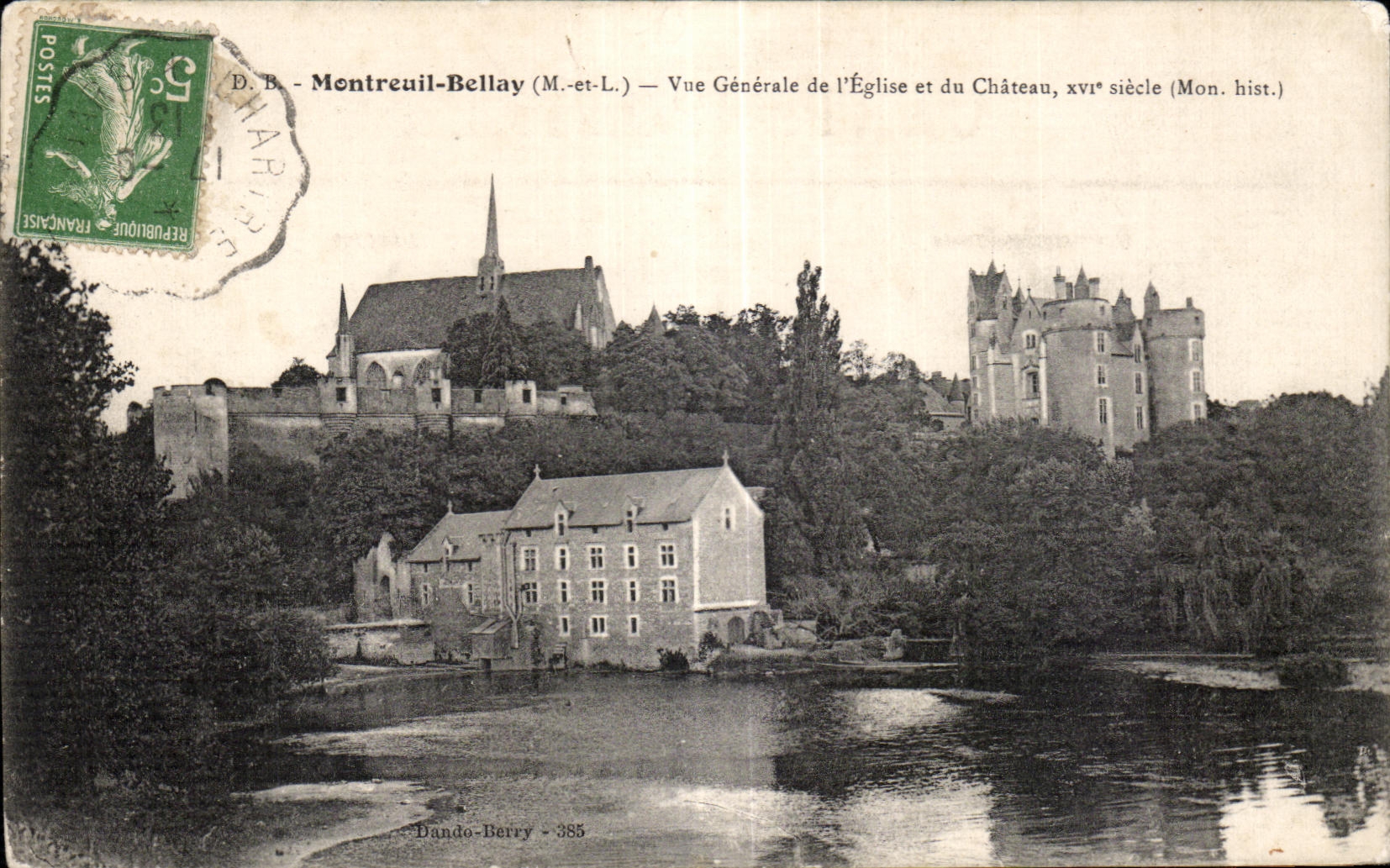 CPA Montreuil Bellay M et L Vue Generale de l Eglise et du Chateau