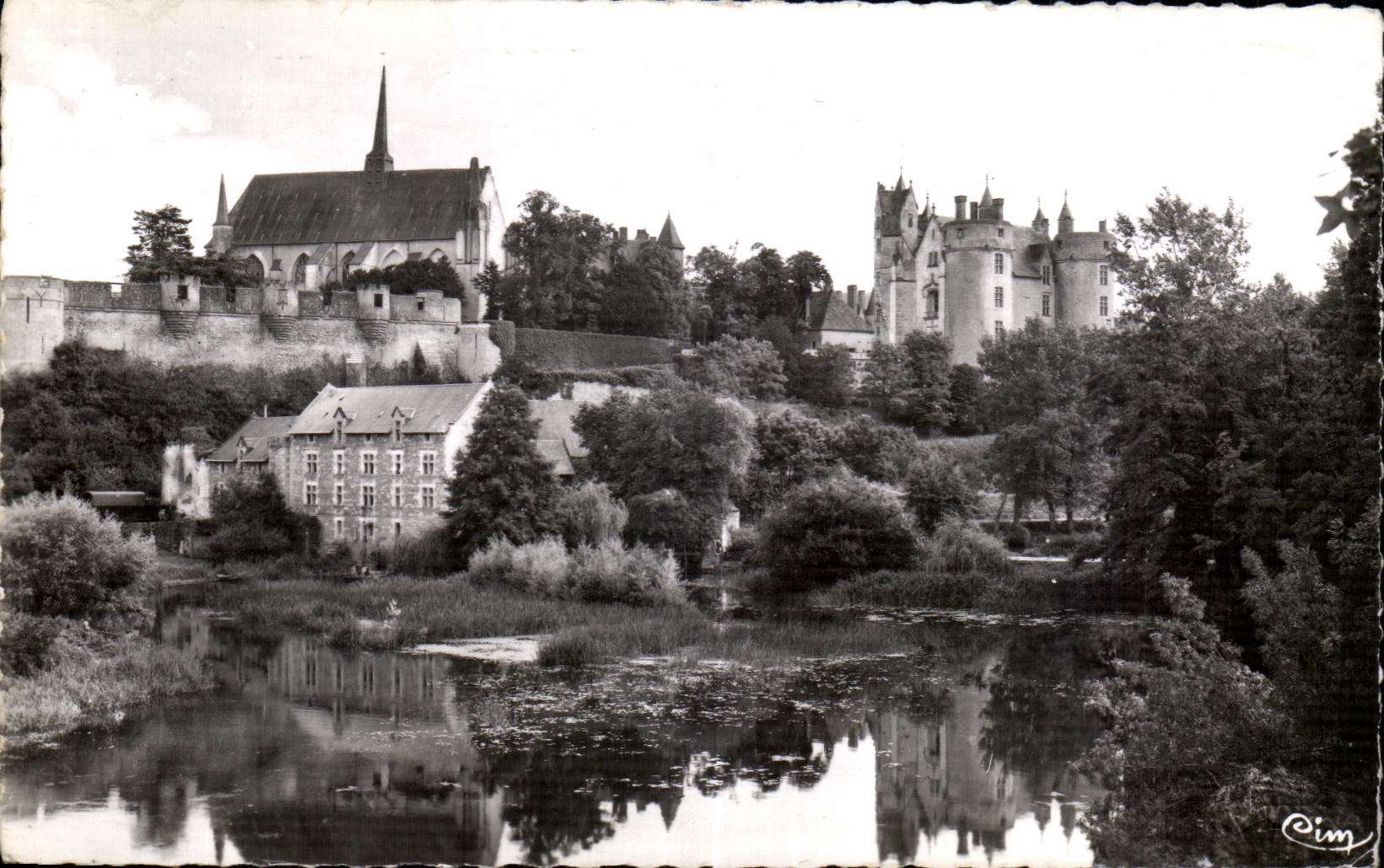 CPSM Montreuil Bellay M et L Vue Generale nord est Chateau