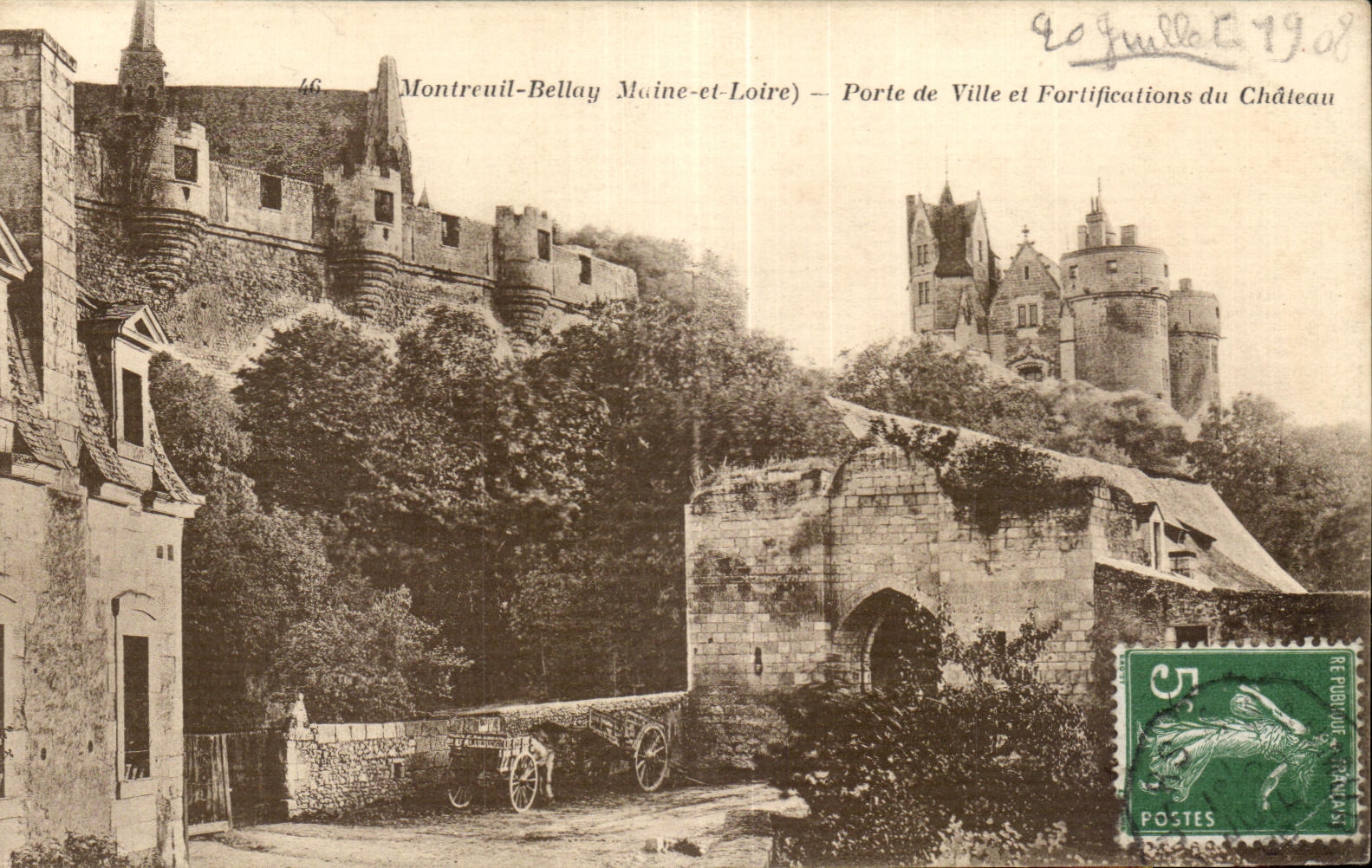 CPA Montreuil Bellay M et L Porte de Ville el Fortifications du Chateau