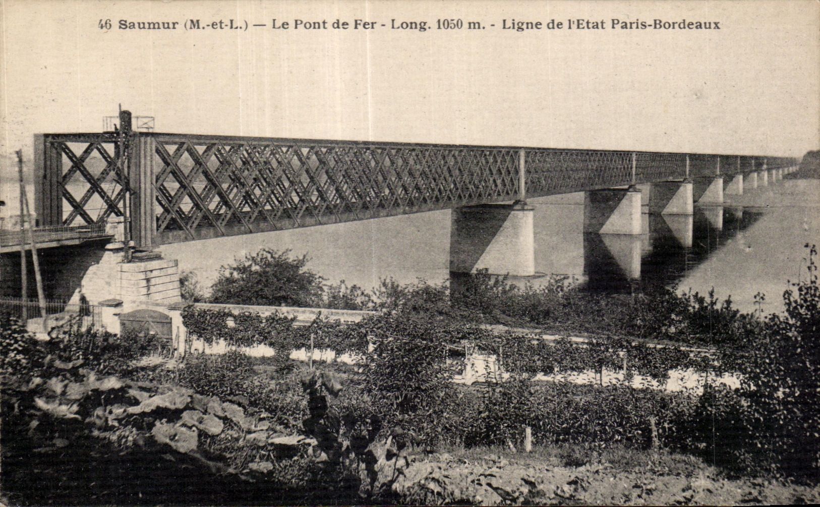 CPA Saumur Le Pont de Fer Long Ligne de I Etat Paris Bordeaux