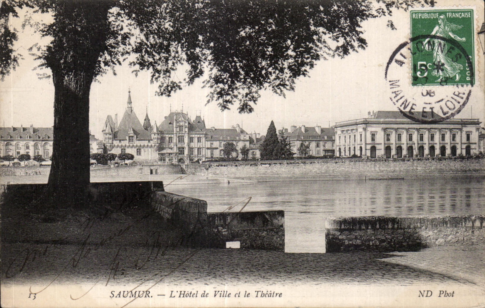 CPA Saumur L Hotel de Ville et le Theatre