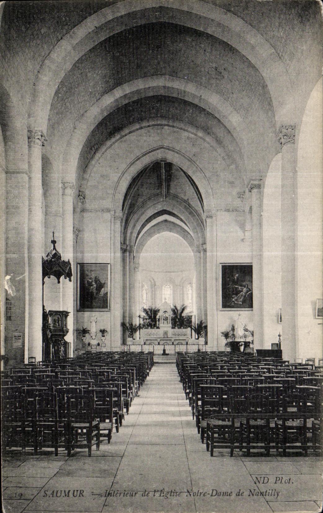 CPA Saumur Interieur de I Eglise Notre Dame de Nantilly