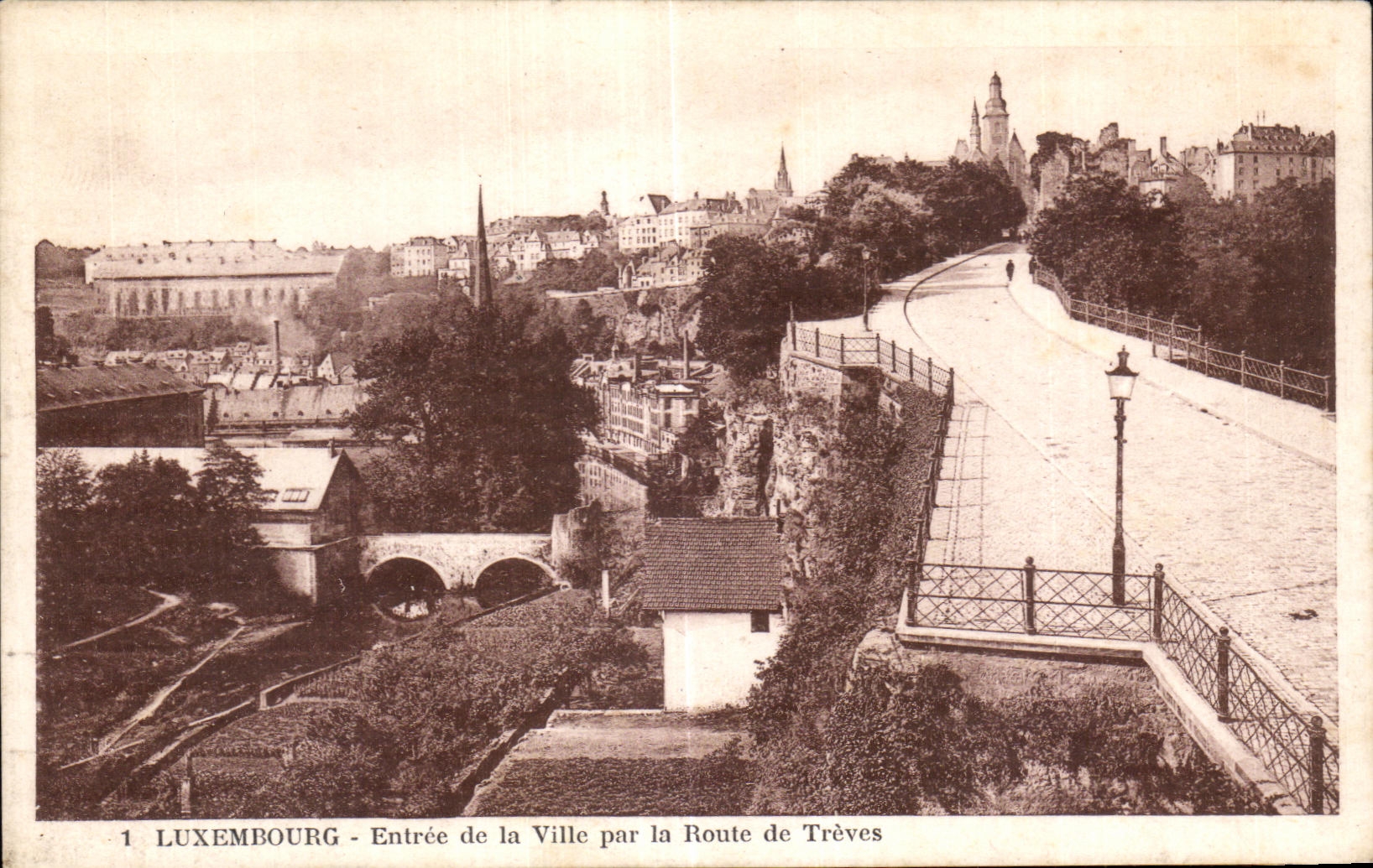 CPA Luxemburg Entrance of the City by the Road of Trier