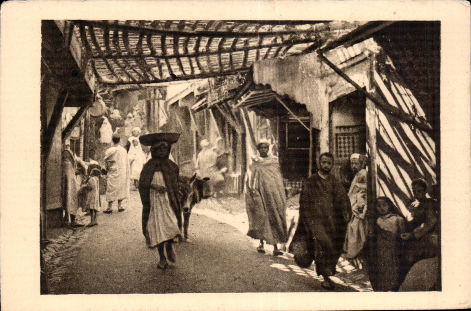 CPA Maroc Maroc Dans les Souks 