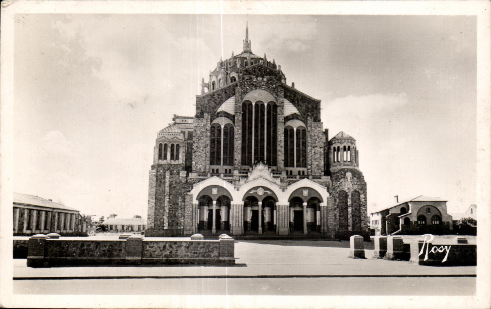 CPA Cholet (Maine-et Moire) L Eglise du Sacre Coeur