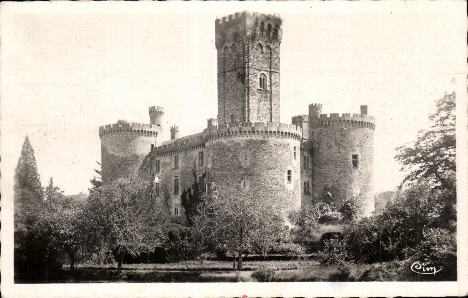 CPA Surroundings of Chalus (Hte Vienna) Castle of Montbrun