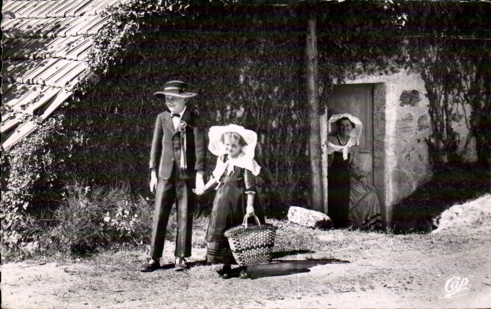 CPA In the Limousin Folklore costume children