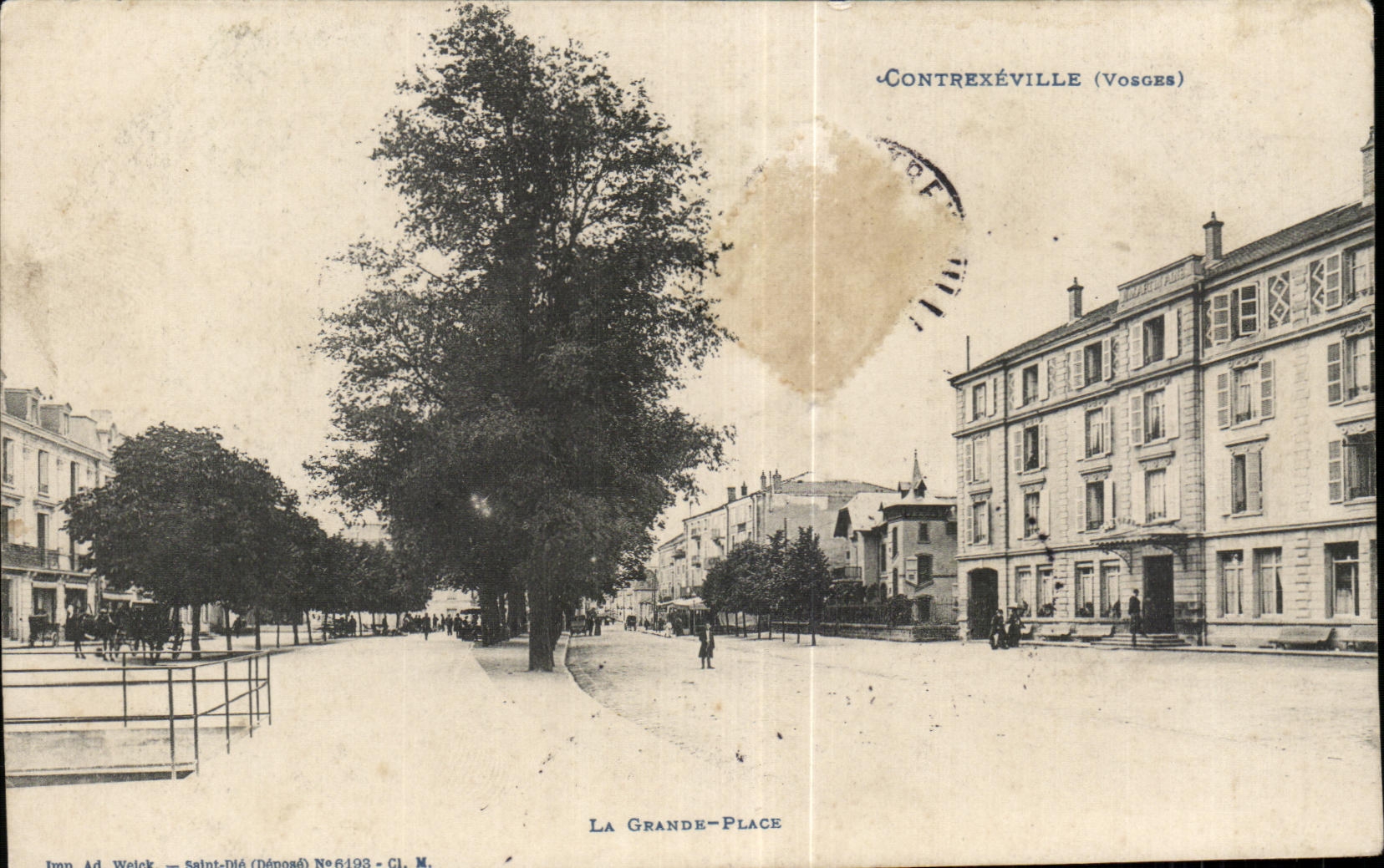 CPA Contrexeville (the Vosges) the Great Place