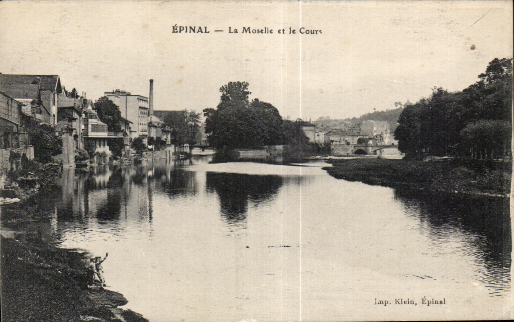 CPA Epinal La Moselle et le Cours
