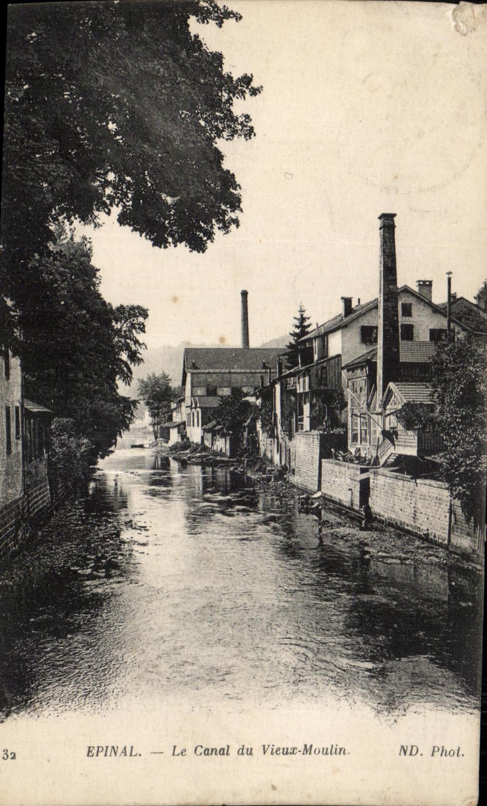 CPA Epinal Le canal du Vieux Moulin