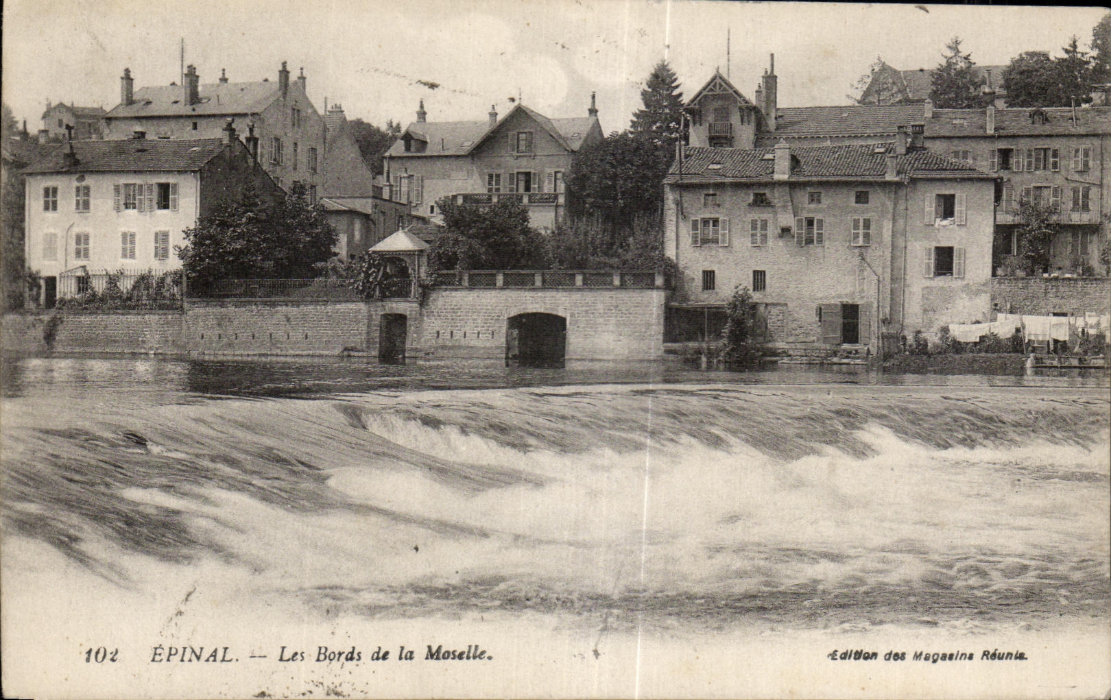 CPA Epinal Les Bords de la Moselle