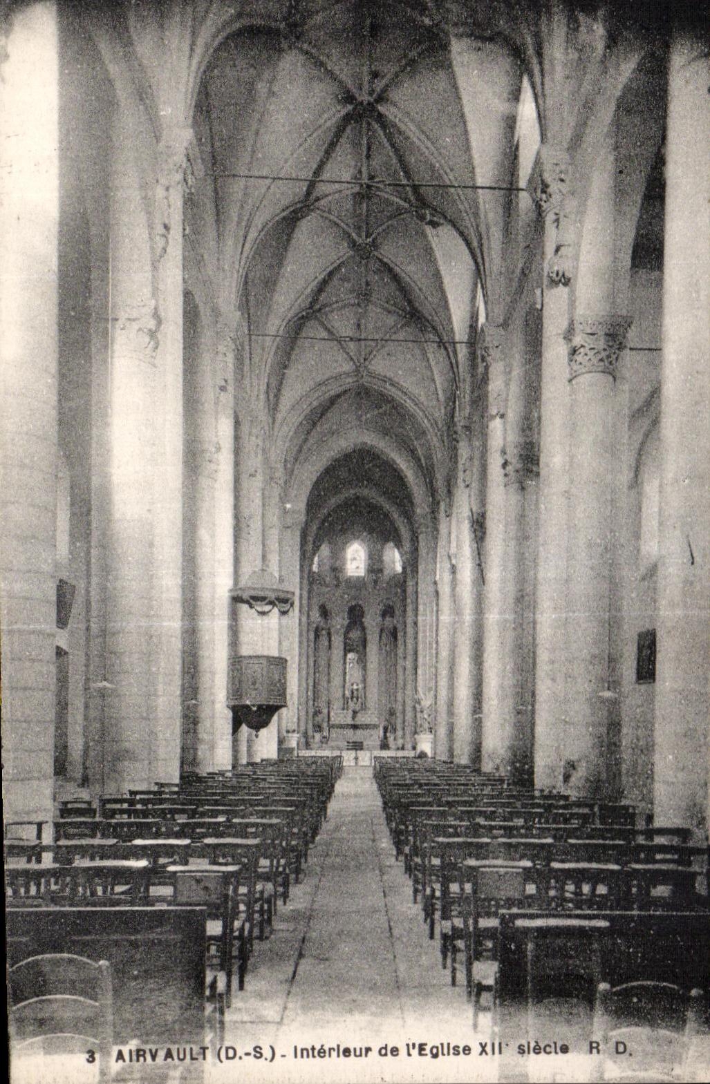 CPA Airvault Interieur de I Eglise