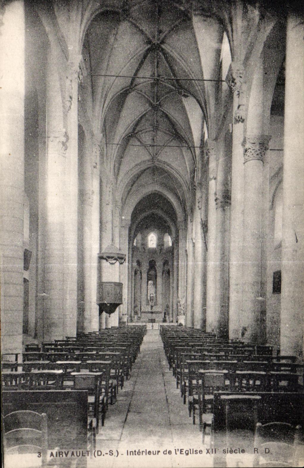 CPA Airvault Interieur de I Eglise XII siecle