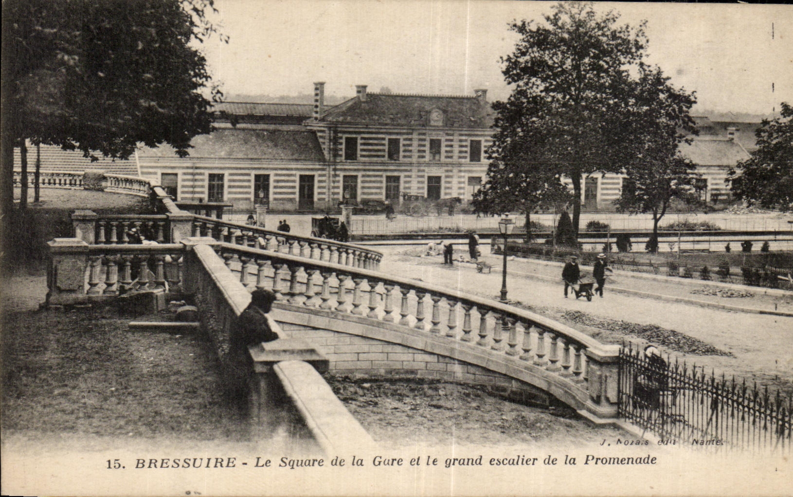 CPA Bressuire the Public garden of the Station and the large staircase of the Walk