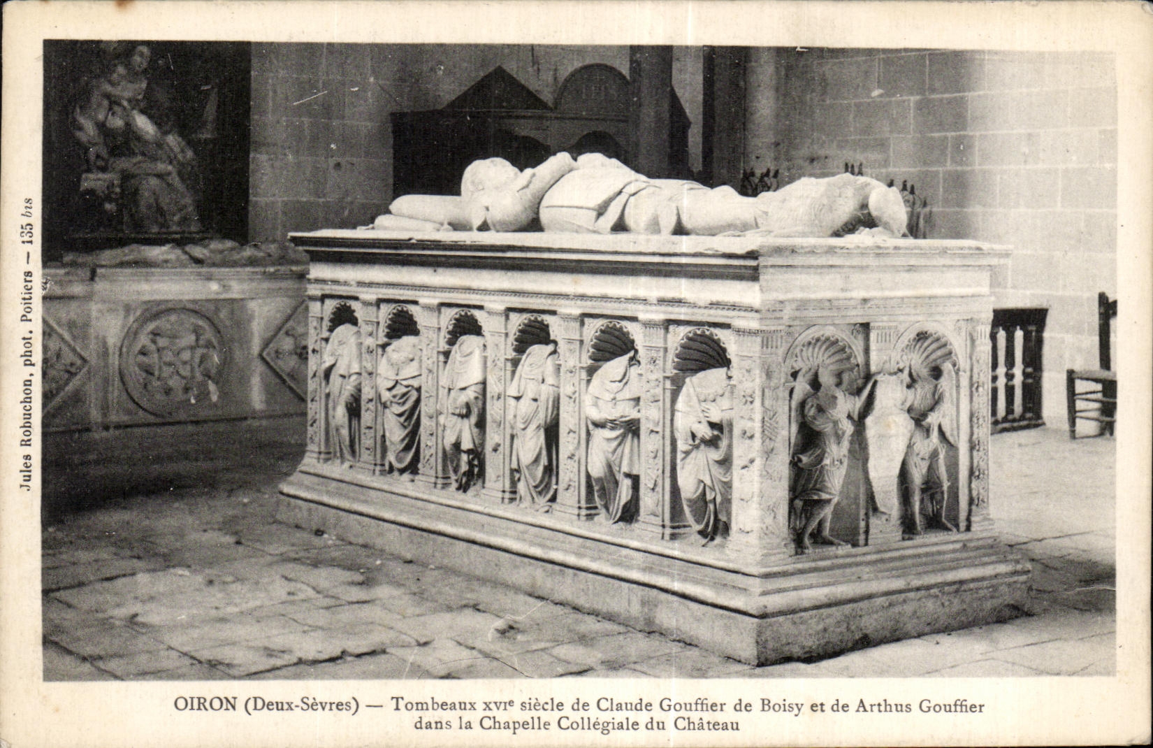 Siglo de CPA Oiron Tonbeaux XVI de Claude Gouffier de Boisy y de Arthus Gouffier en la cAmara acorazada colegial del castillo