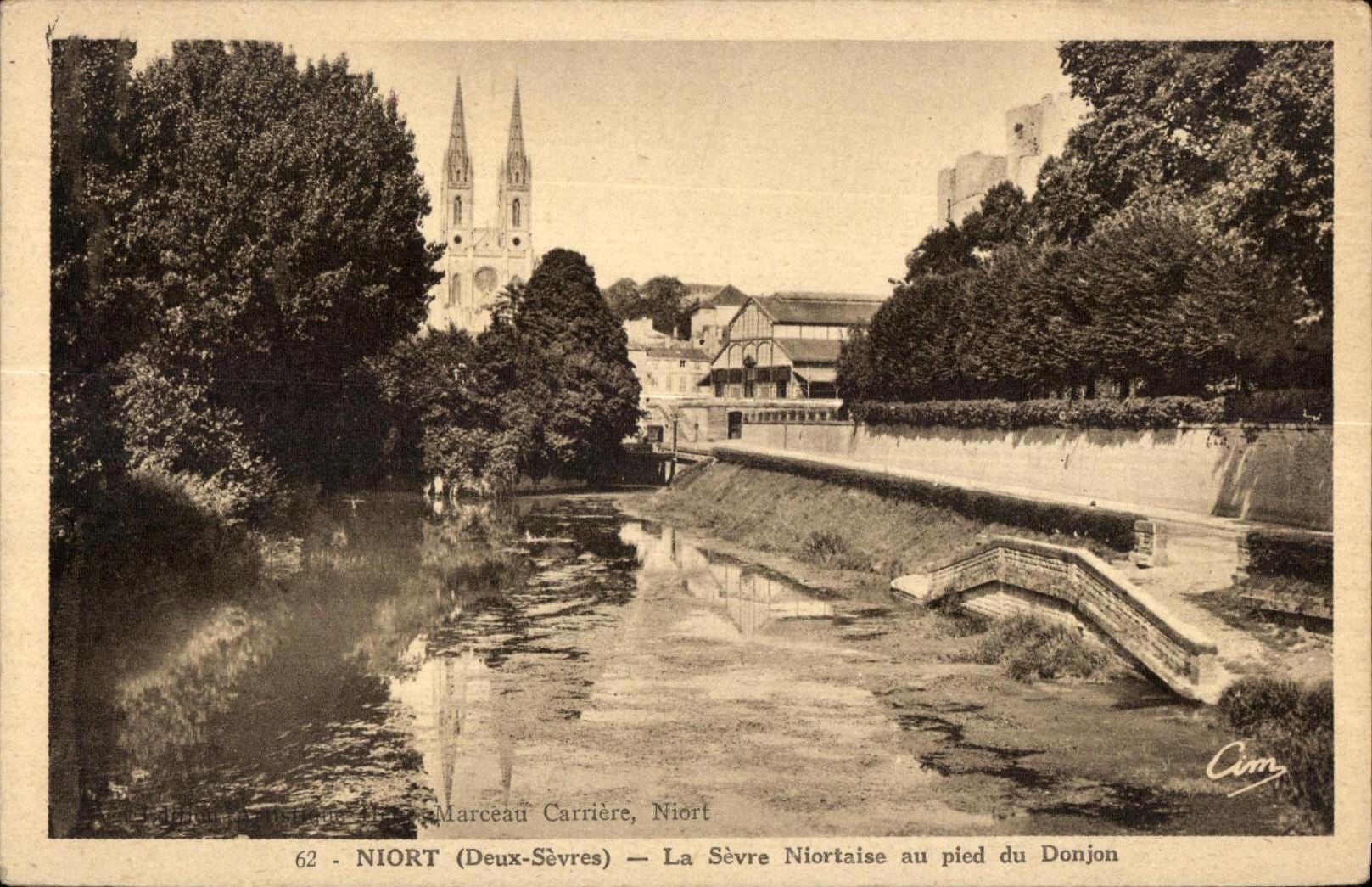 CPA Niort Separates It Niort with the Foot of the keep