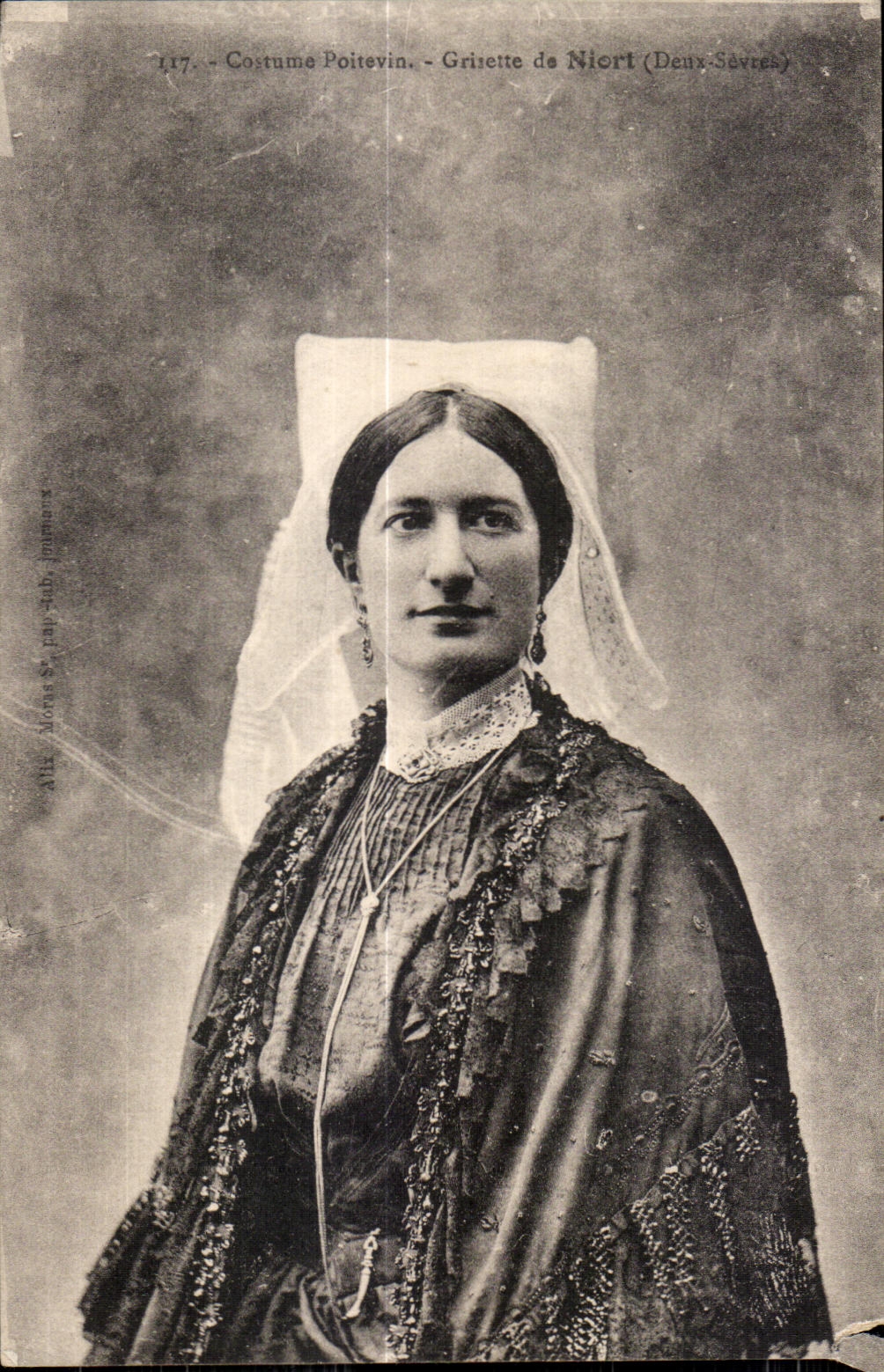 CPA Costume Poitevin Grisette of Niort Folklore Costume