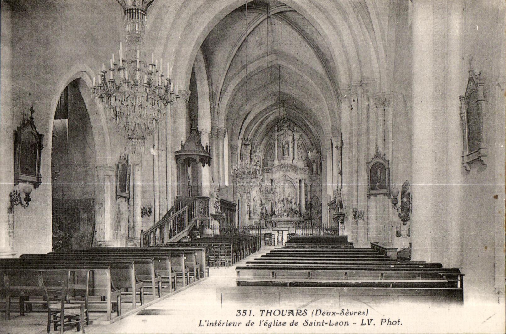 CPA Thouars Interior of Church Saint Laon