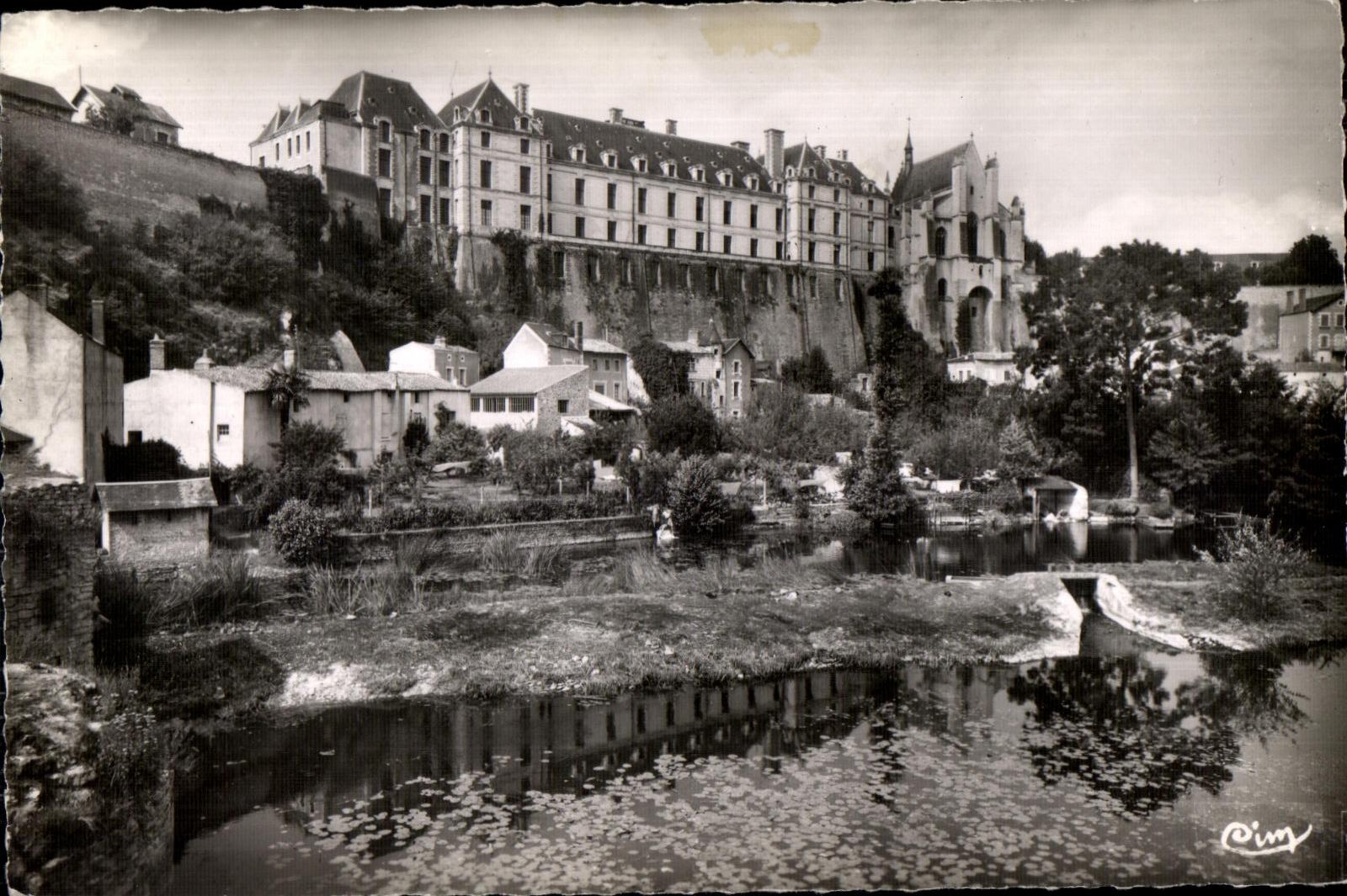 CPA Thouars the Castle of the Dukes of Ia Tremoille