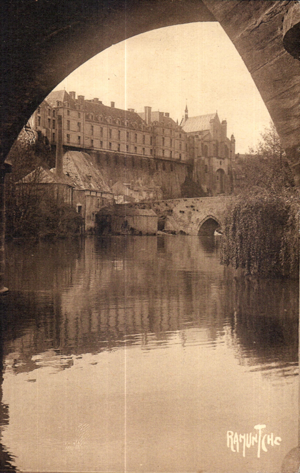 CPA Thouars Details of the castle higher Primary school Boys